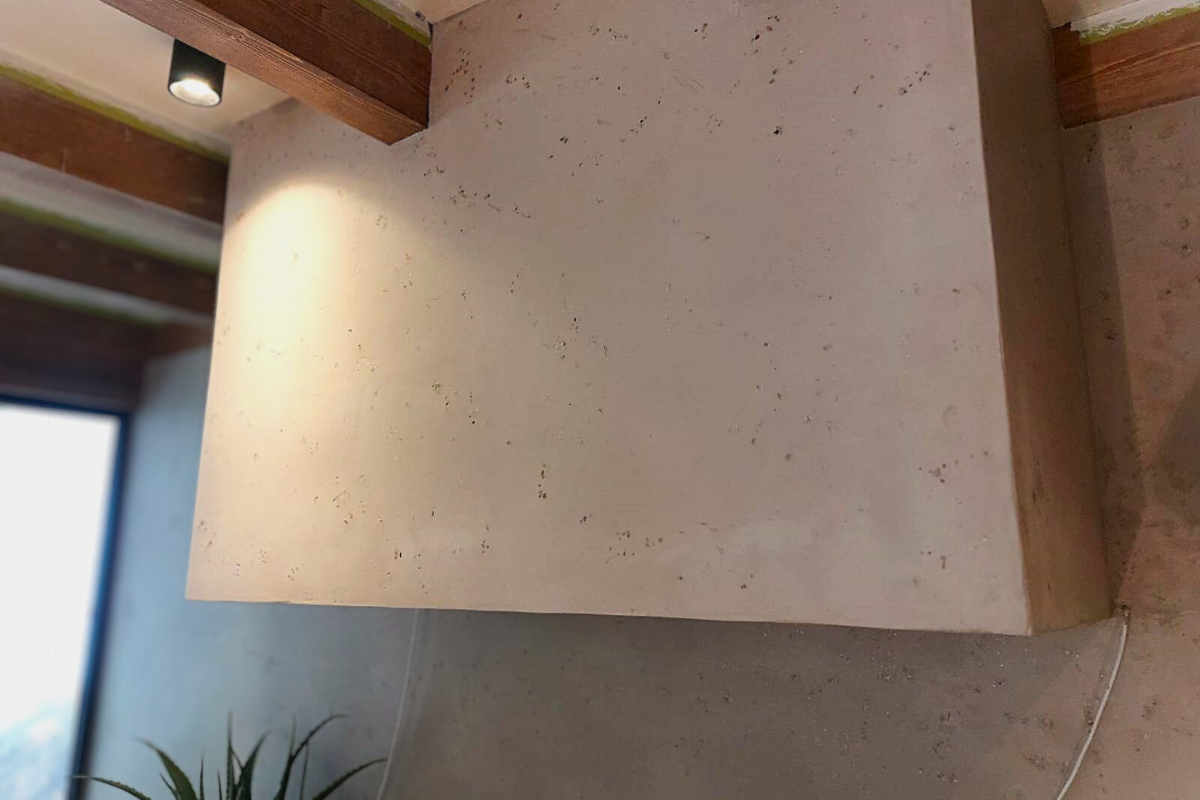 travertínový efekt mikrocementu